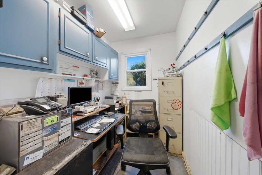 More Photos Of 34112 N Barron Blvd, Grayslake Flex For Sale