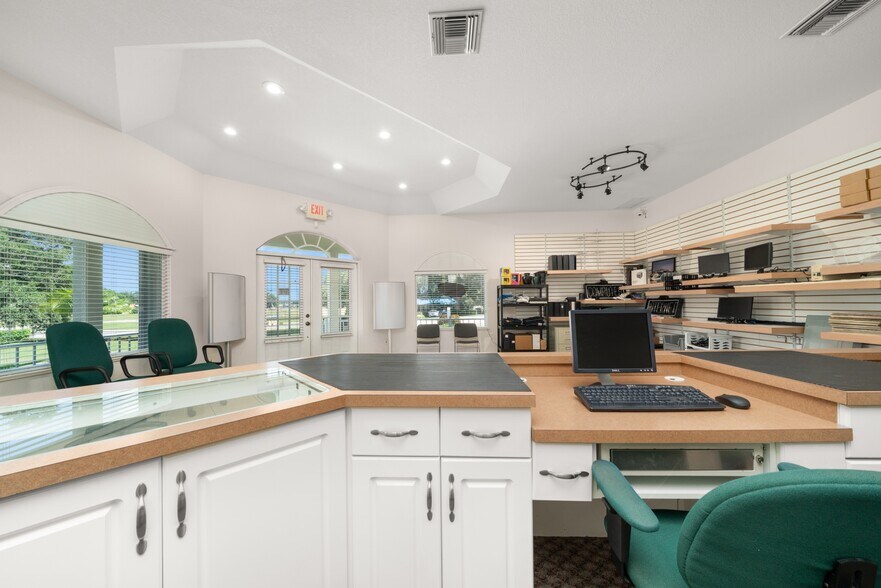 More Photos Of 405 W Interlake Blvd, Lake Placid Office For Sale