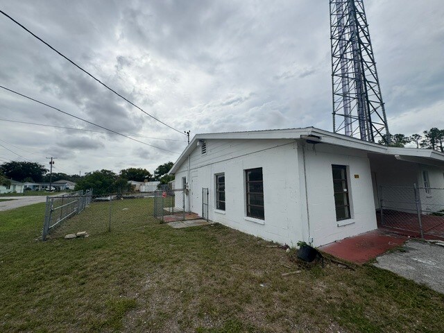 More Photos Of 5018 Grand Blvd, New Port Richey Office For Lease