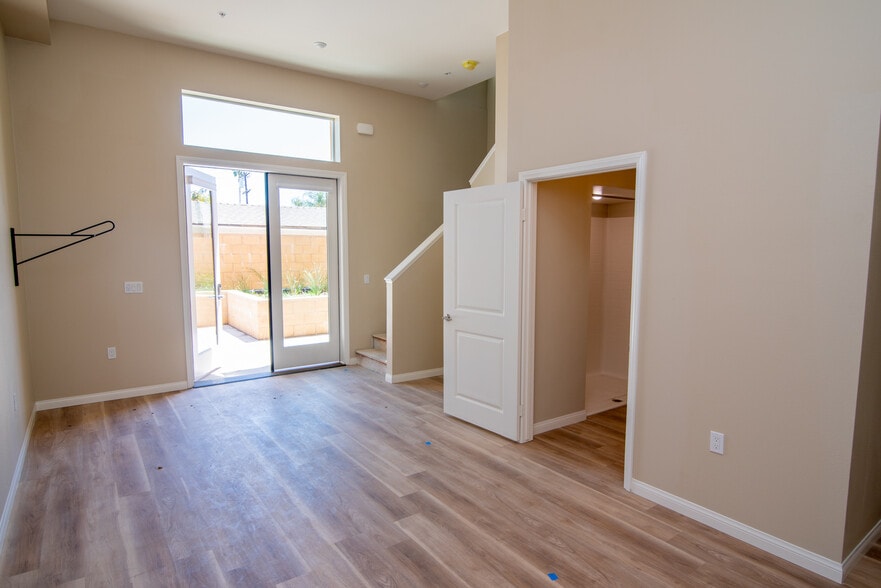 More Photos Of 2910 Allesandro St, Los Angeles Apartments For Lease