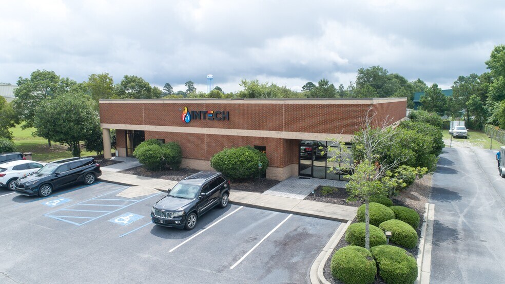 More Photos Of 475 Industrial Dr, Lexington Showroom For Sale