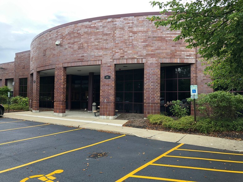 More Photos Of 61-95 Oakwood Rd, Lake Zurich Light Manufacturing For Lease