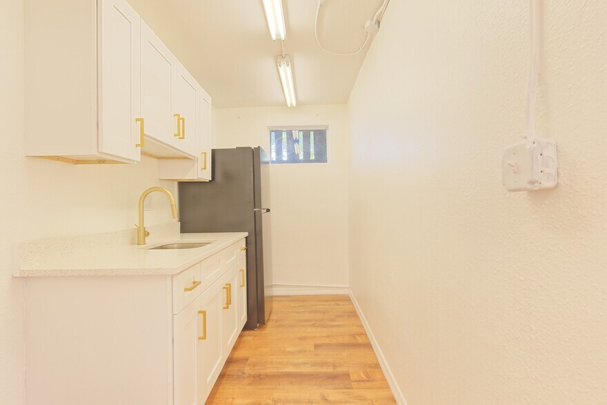 More Photos Of 1200 40th St S, Saint Petersburg Office For Lease