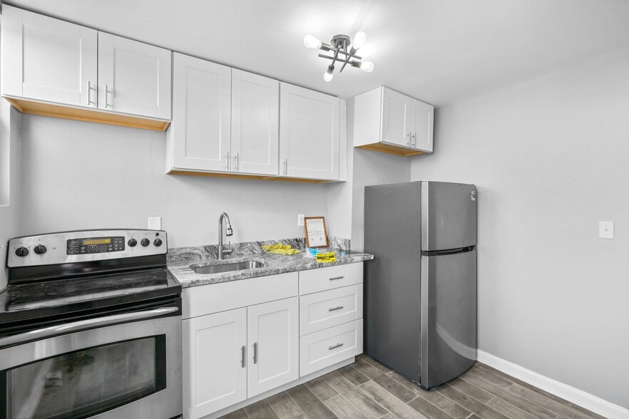 More Photos Of 2800 Huntingdon Ave, Baltimore Storefront Retail Residential For Lease