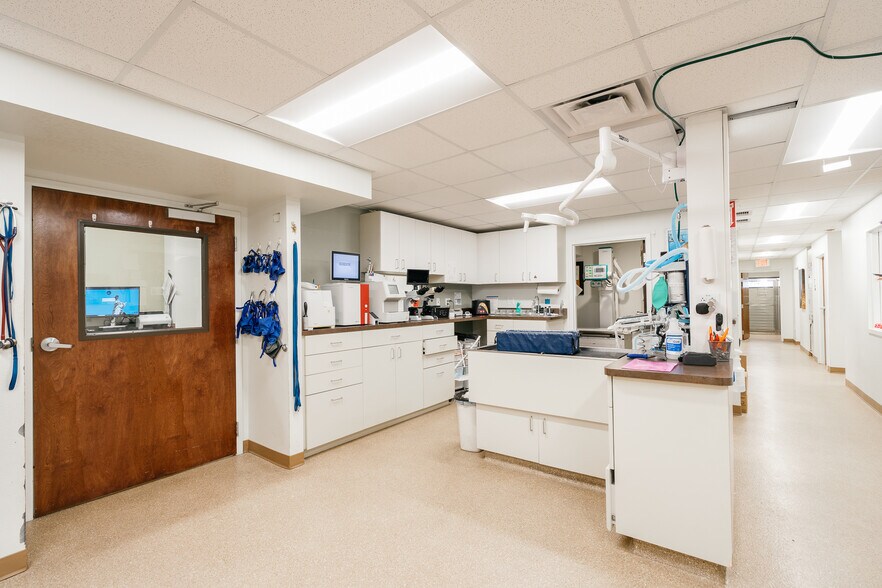 More Photos Of 6400 4th St N, Saint Petersburg Medical For Sale