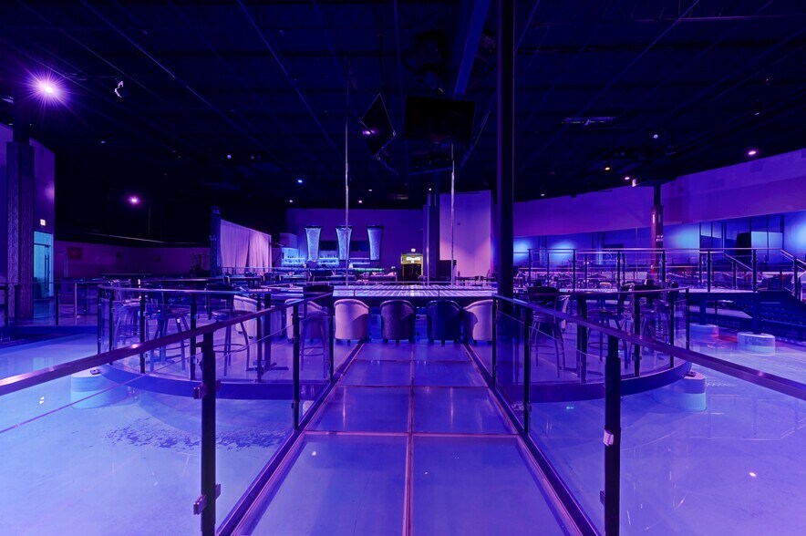 More Photos Of 5555 70th Pl, Bedford Park Freestanding For Sale