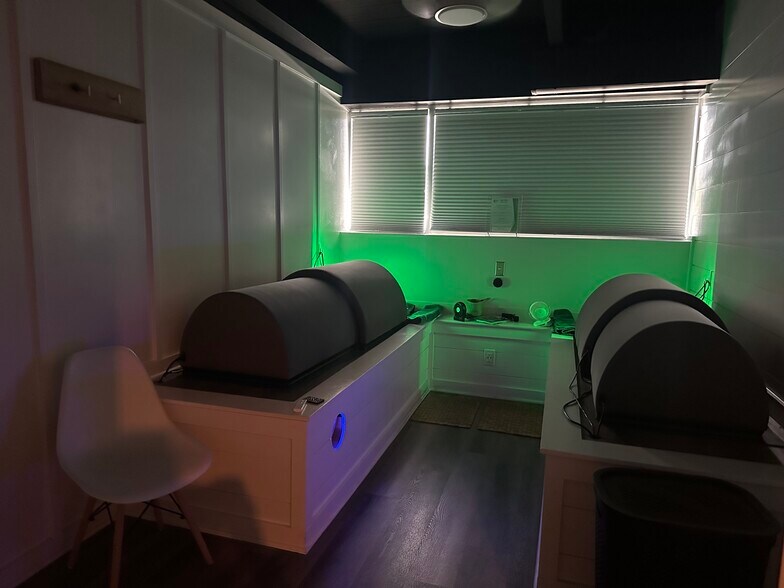 More Photos Of 165 Midland Ave, Lexington Health Club For Sale