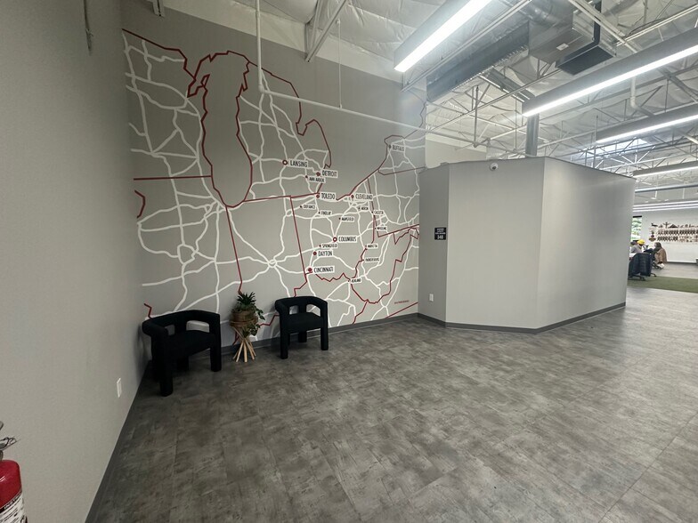 More Photos Of 733 Green Crest Dr, Westerville Research And Development For Lease