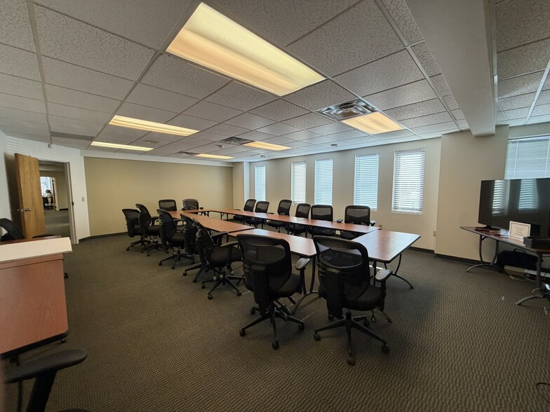 More Photos Of 6 Blackstone Valley Pl, Lincoln Office For Sale