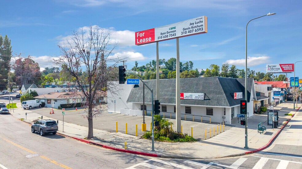 More Photos Of 21108 Ventura Blvd, Woodland Hills Bank For Lease