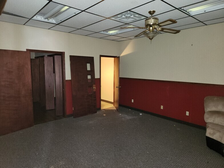 More Photos Of 401 SW C Ave, Lawton Fast Food For Lease