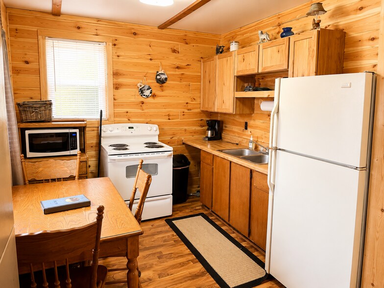 More Photos Of W17461 Norton Rd, Gould City Hotel For Sale