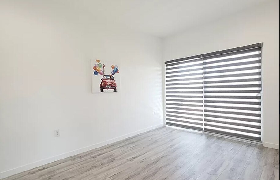 More Photos Of 1229 S Kingsley Dr, Los Angeles Apartments For Sale