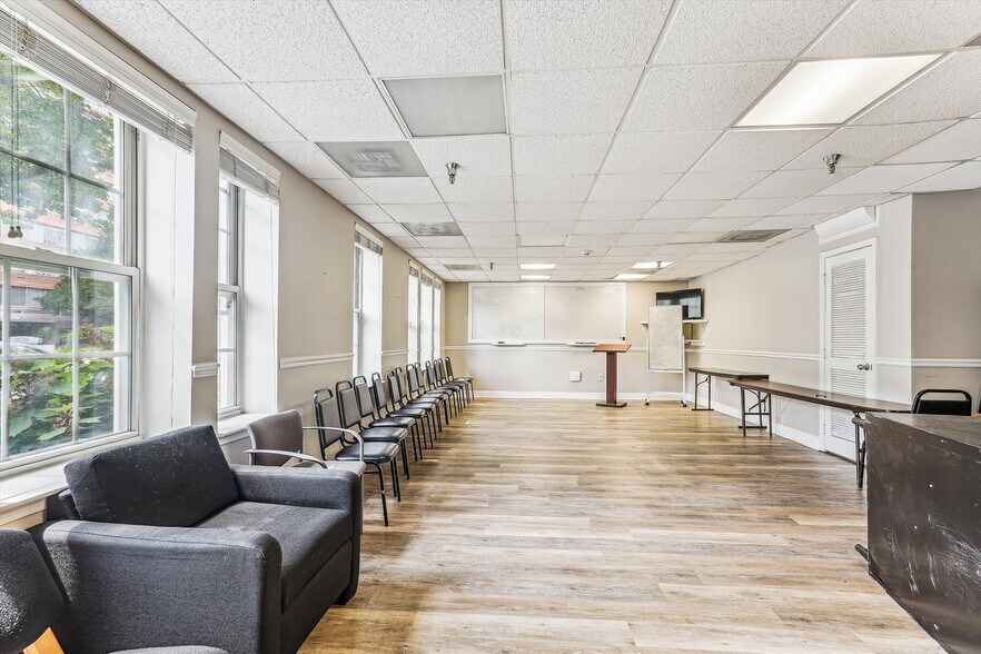 More Photos Of 2807 Connecticut Ave NW, Washington Apartments For Sale