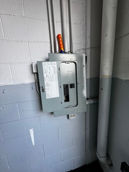 More Photos Of 1800-1812 SW 7th Ave, Pompano Beach Warehouse For Sale