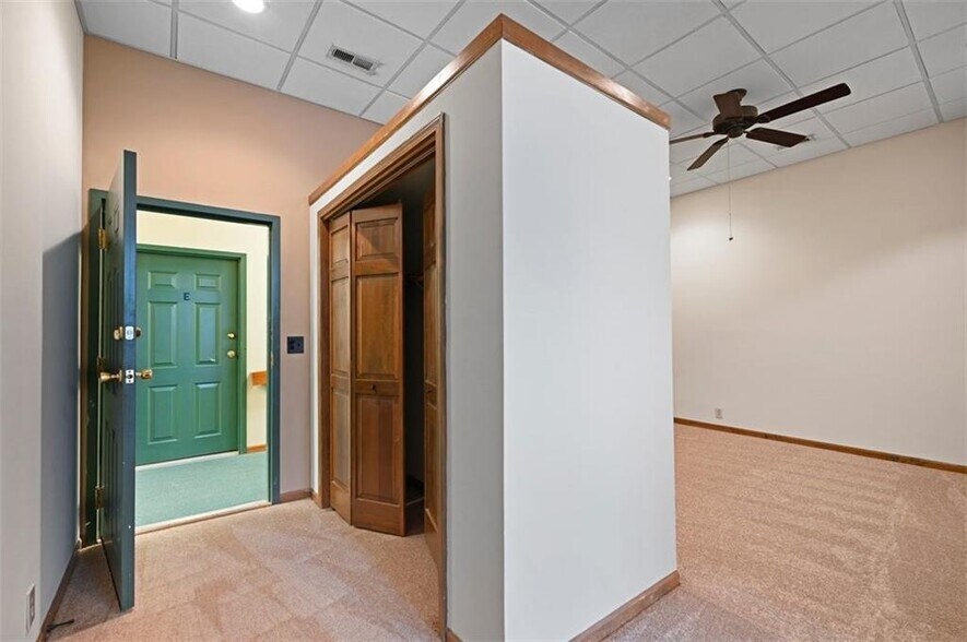 More Photos Of 100 S 5th St, Leavenworth Office Residential For Sale