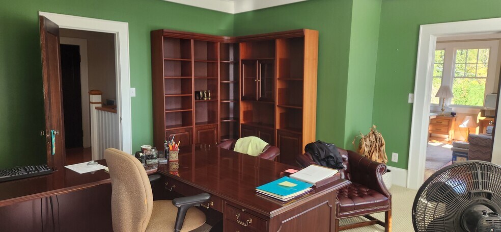 More Photos Of 303 W Trade St, Dallas Office For Sale