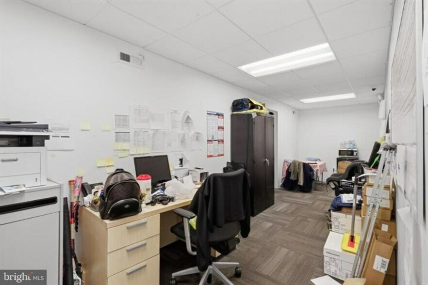 More Photos Of 23 S Colonial Dr, Hagerstown Office For Sale