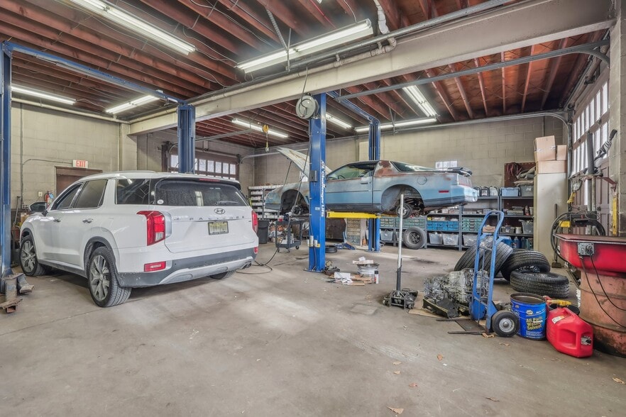 More Photos Of 1741 Princeton Ave, Lawrence Township Mercer Auto Repair For Sale