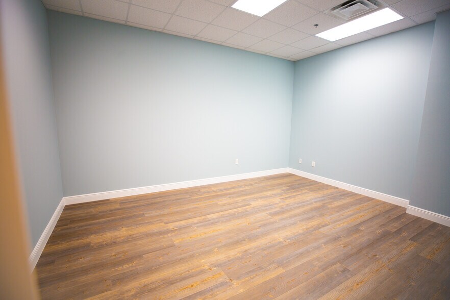 More Photos Of 2121 S Hiawassee Rd, Orlando Apartments For Lease