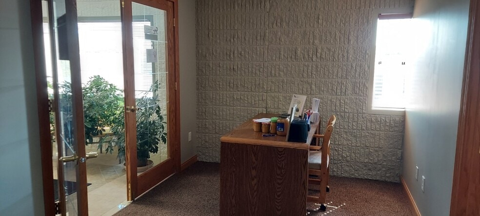 More Photos Of 544-554 3rd St NW, Elk River Office For Lease