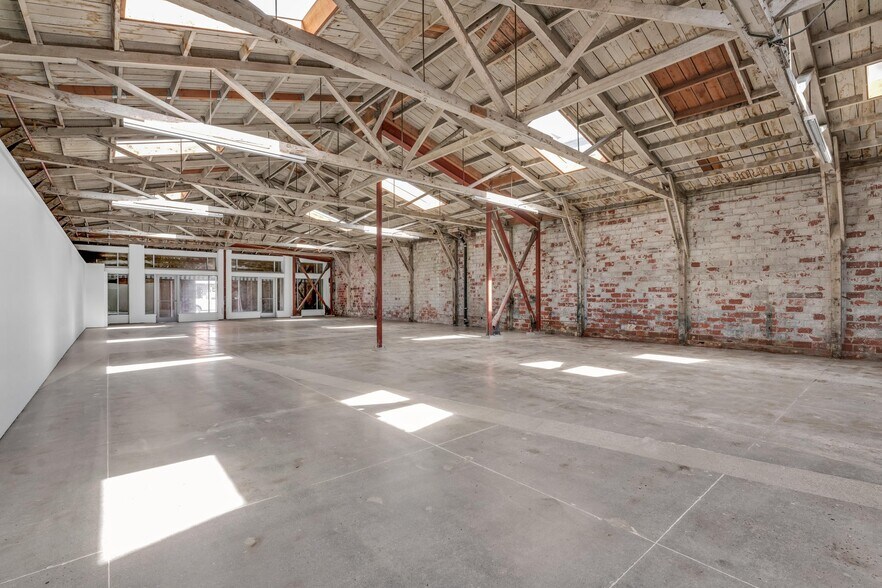 More Photos Of 2508-2510 Telegraph Ave, Oakland Storefront For Lease