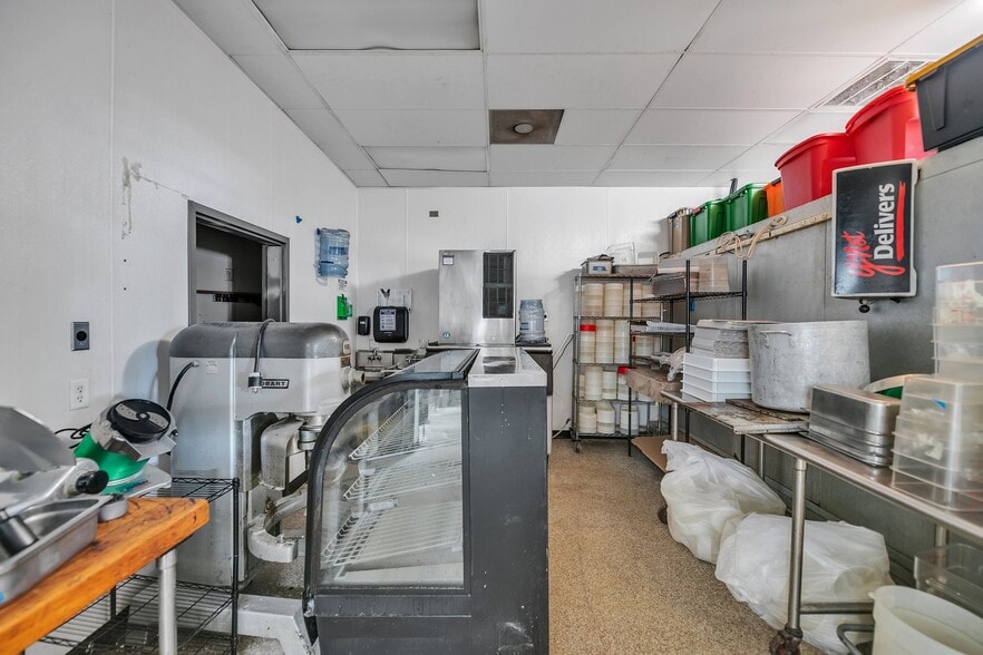 More Photos Of 1036 Volvo Pky, Chesapeake Freestanding For Sale