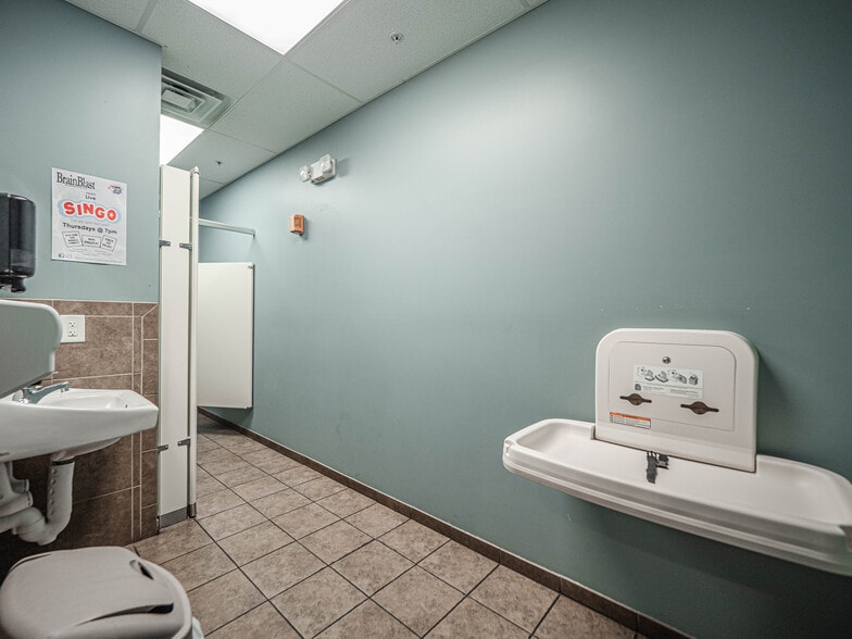 More Photos Of 401 Walker Dr, Henderson General Retail For Sale