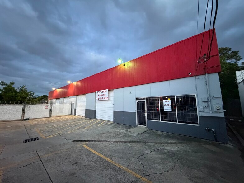 Primary Photo Of 5609 Bellaire Blvd, Houston Service For Lease
