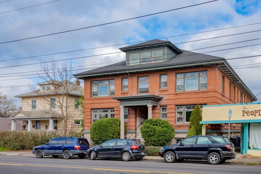 More Photos Of 4025 SE Hawthorne Blvd, Portland Apartments For Sale