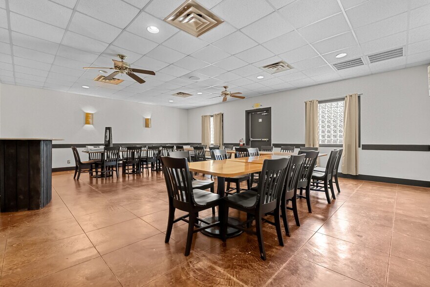 More Photos Of 983 N Highway 123 Byp, Seguin Restaurant For Sale