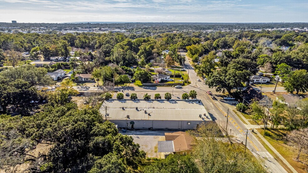 More Photos Of 4828 W Jackson St, Pensacola Storefront Retail Office For Sale
