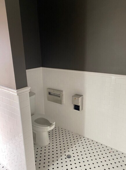 More Photos Of 970-980 Garnet Ave, San Diego Storefront Retail Office For Lease