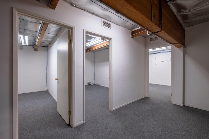 More Photos Of 22809 Lockness Ave, Torrance Warehouse For Sale