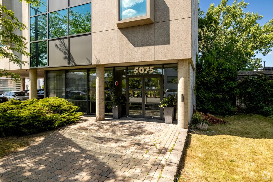 More Photos Of 5075 Rue de Sorel, Montréal Office Residential For Sale