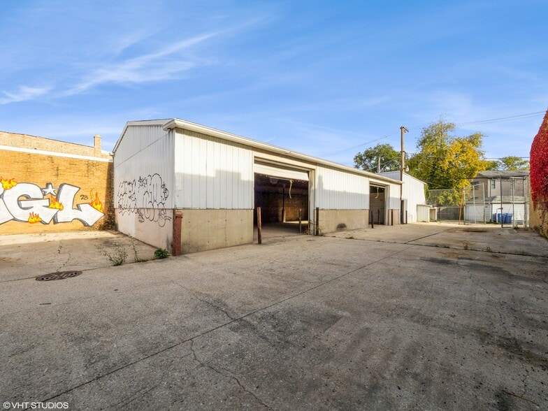 More Photos Of , Chicago Unknown For Sale