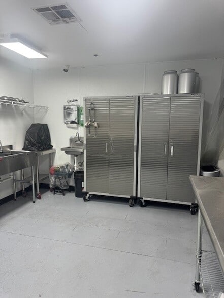 More Photos Of 12601 NW 115th Ave, Medley Warehouse For Lease