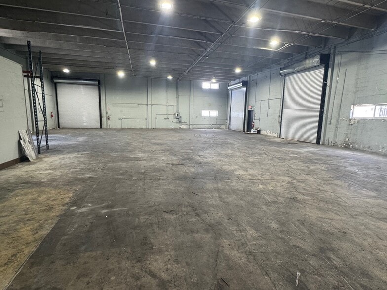 More Photos Of 5280 NW 77th Ct, Doral Warehouse For Lease