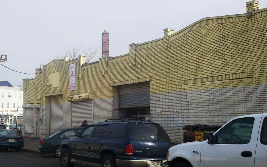 Primary Photo Of 700 S 15th St, Newark Auto Repair For Sale