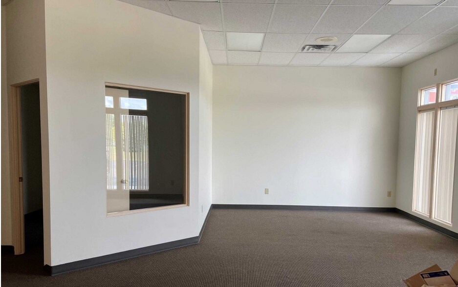 More Photos Of 1035 Pleasant St, Beloit Apartments For Lease