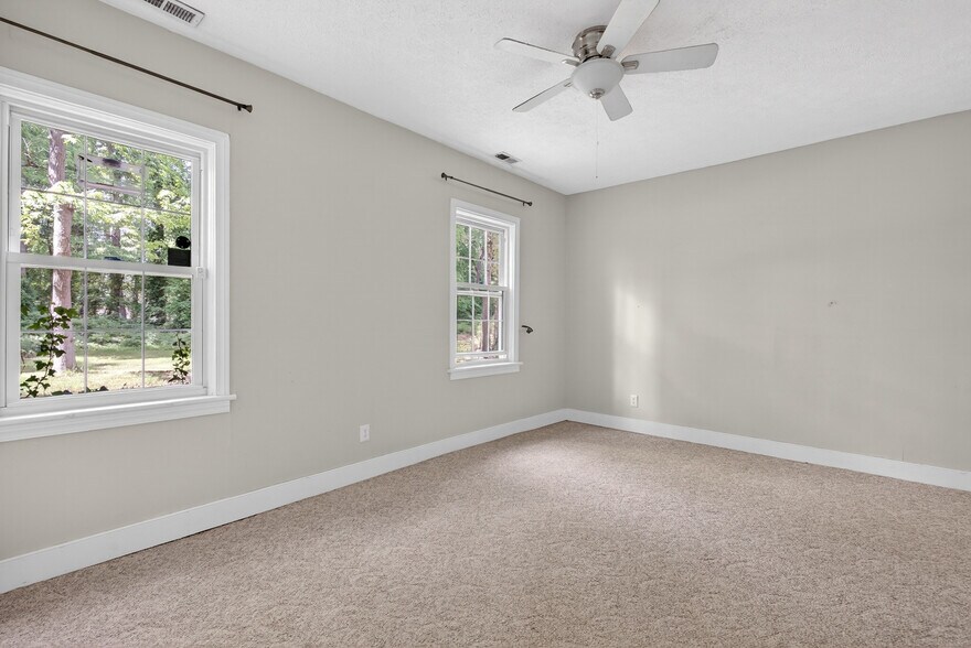 More Photos Of 2870 King William Ave, West Point Flex For Sale