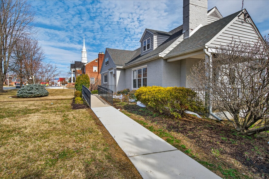 More Photos Of 9511 Belair Rd, Nottingham Freestanding For Lease