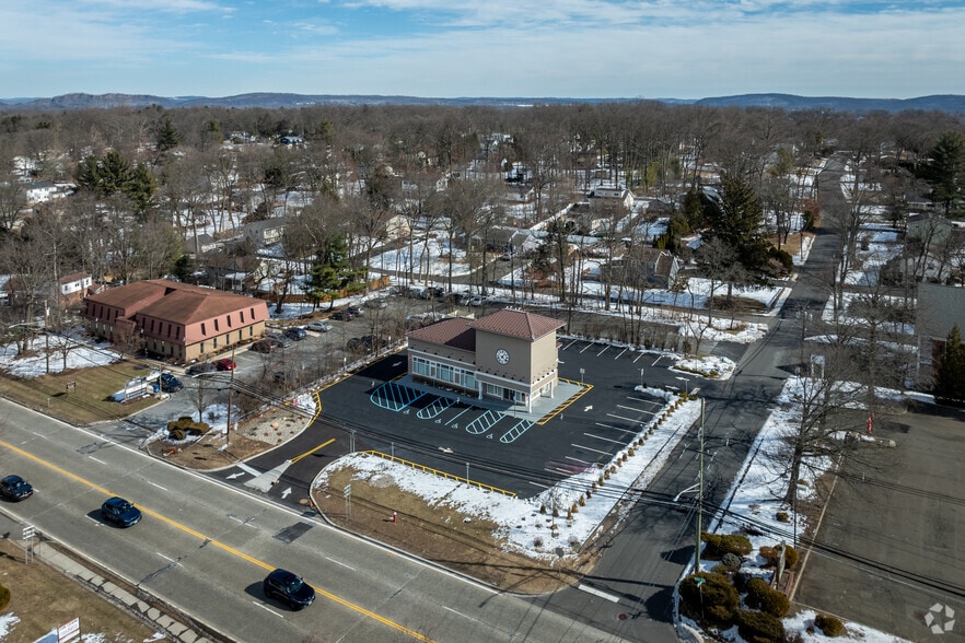 More Photos Of 10 Johnsons Ln, New City Medical For Sale