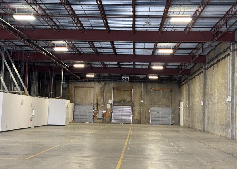 More Photos Of 403 E Kent Ave N, Vancouver Warehouse For Lease
