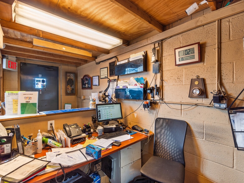 More Photos Of 305 S Michigan Ave, Kenilworth Industrial For Sale