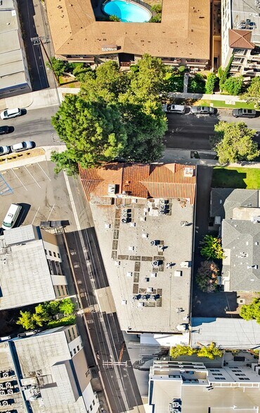 More Photos Of 12009 Hoffman St, Studio City Apartments For Sale