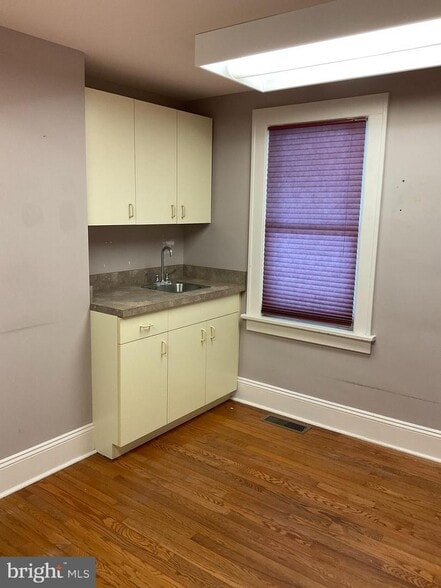 More Photos Of 300 Spruce St, Doylestown Office For Sale