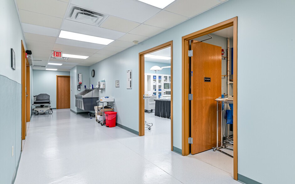 More Photos Of 508-512 N Jefferson st, New Castle Medical For Sale