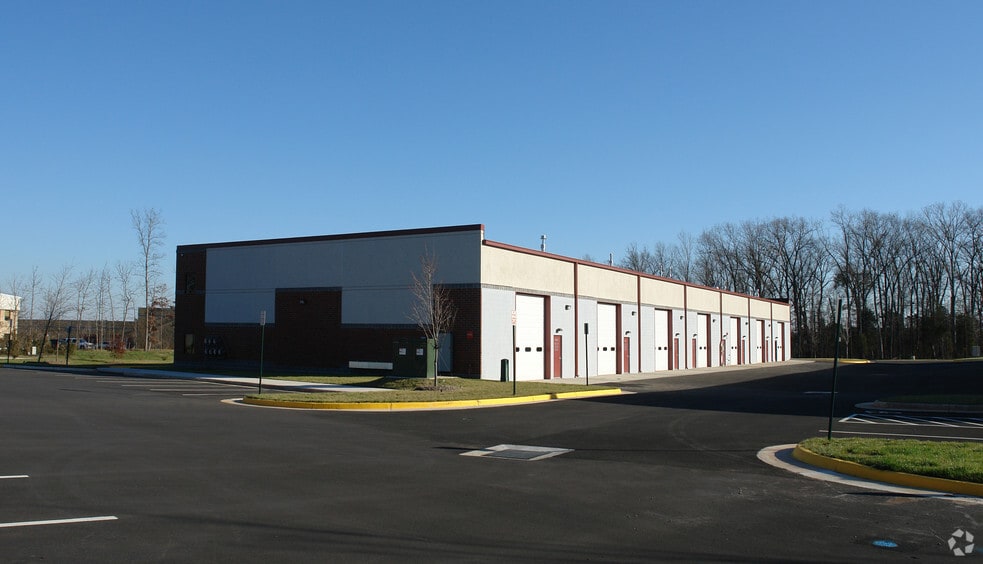 More Photos Of 8120-8144 Flannery Ct, Manassas Warehouse For Lease