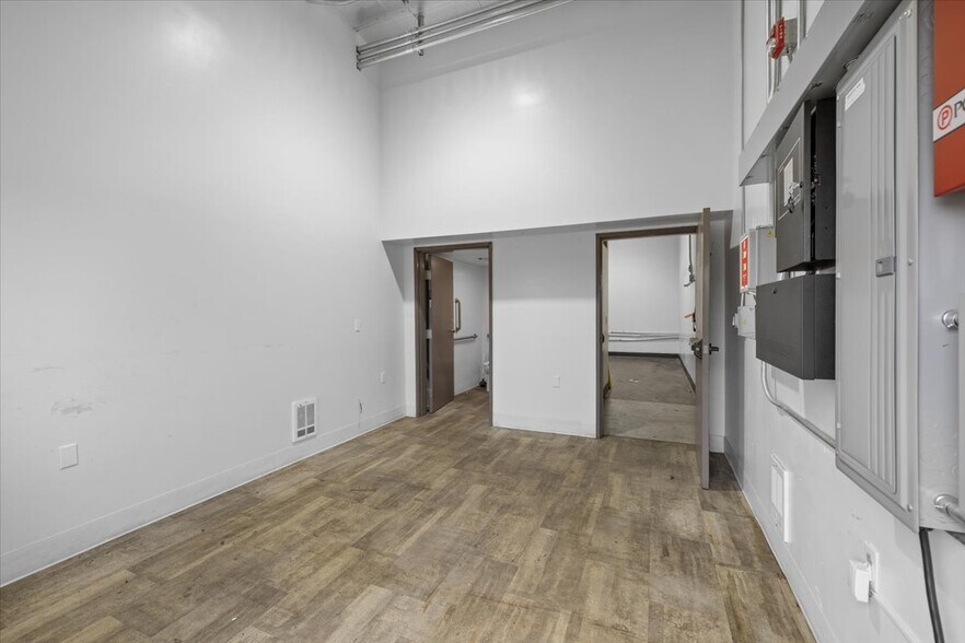 More Photos Of 1501 Sage Rd, Medford Warehouse For Sale